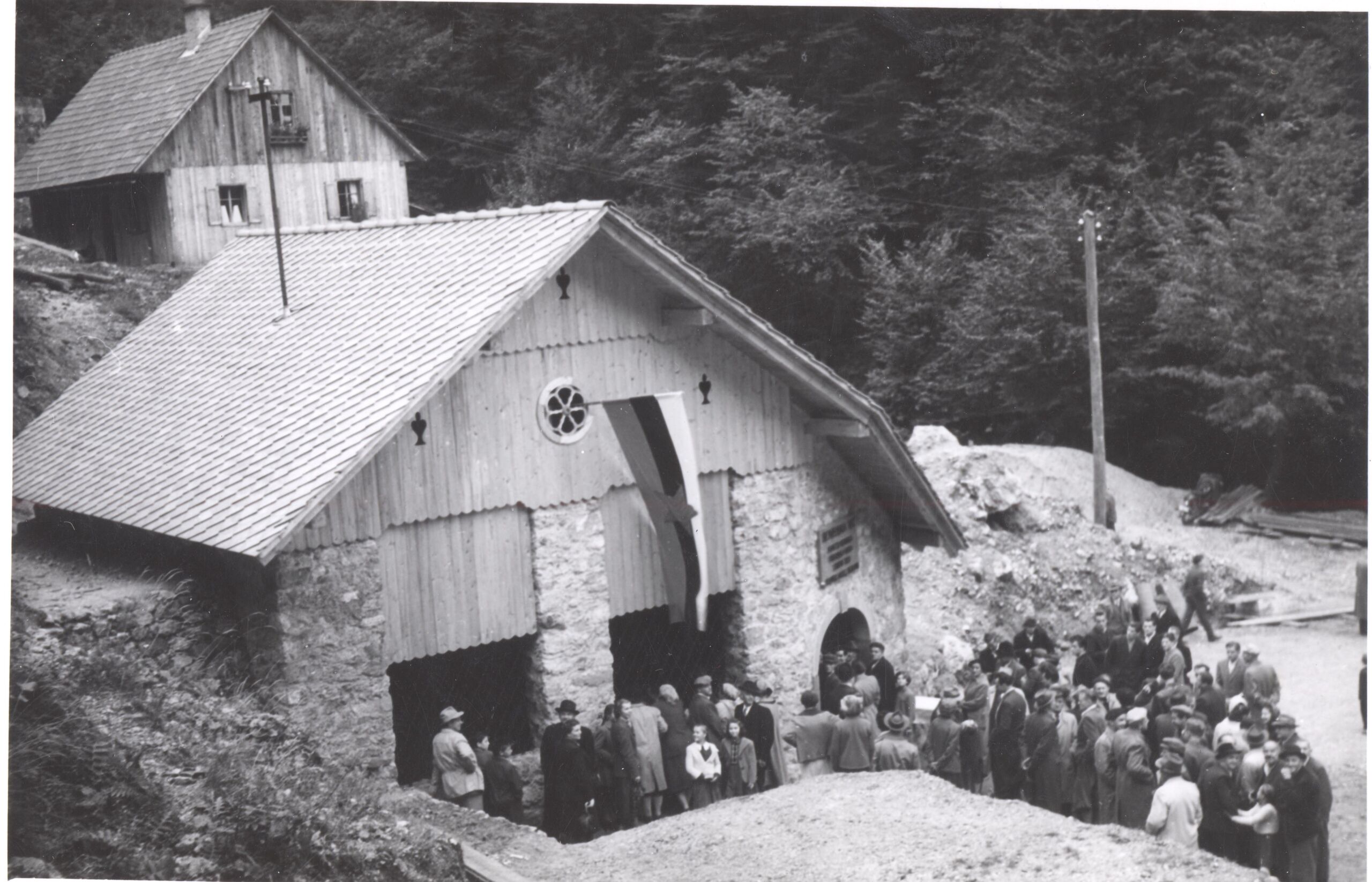 4 slovenska peč-odprtje zaščitne stavbe_ 4. okt. 1954
