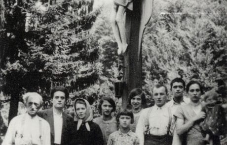 Anton-Dermota-z-druzino-v-Kropi_SLOGI-1a