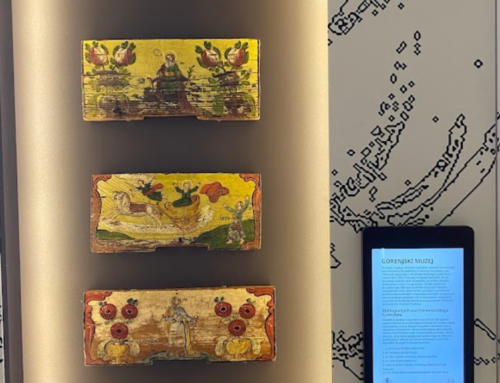 Gostujoča zbirka poslikanih panjskih končnic iz Gorenjskega muzeja