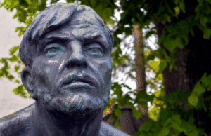 Boris Kalin, Jetnik, 1954, bron, kraški marmor, grobišče talcev na vrtu graščine, Begunje