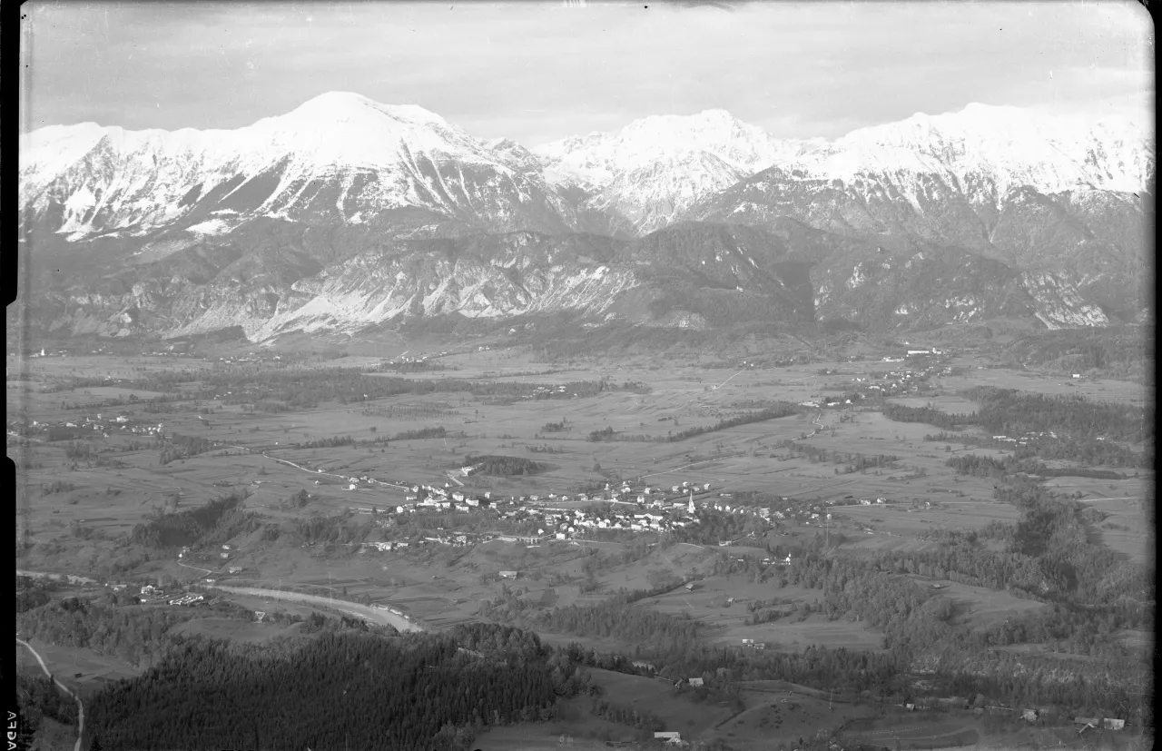 Dežela, foto: Atelje Vengar, Fototeka Mestnega muzeja Radovljica/Muzeji radovljiške občine